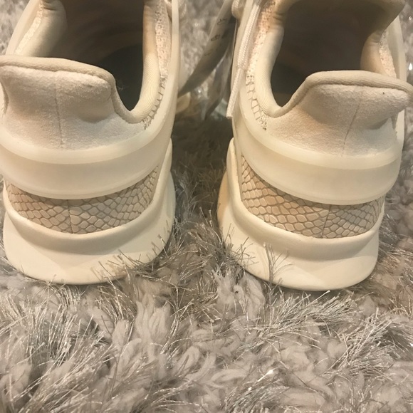 🍂  Adidas Women’s Sneakers.🍂 - Picture 2 of 5